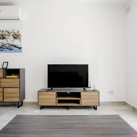 F12 Room 1, Private Room Two Single Beds Shared Bathroom In Shared Flat Msida Buitenkant foto