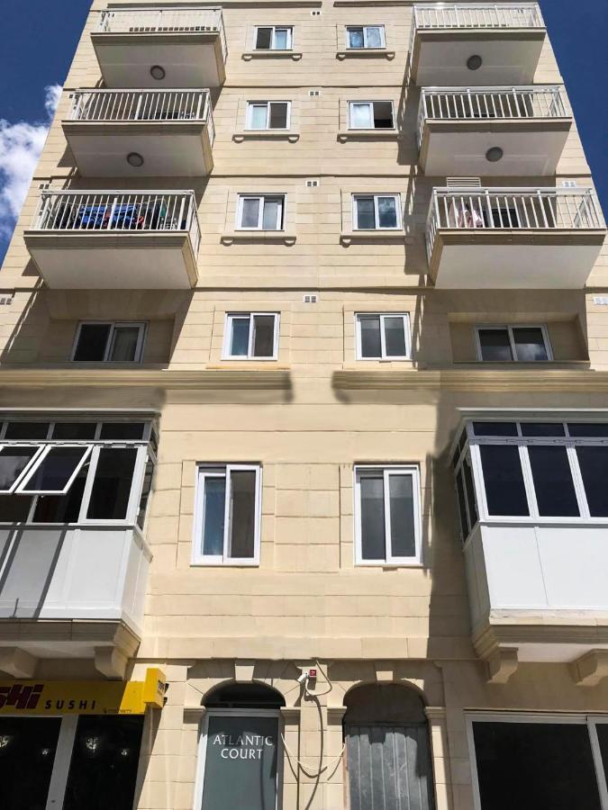 F12 Room 1, Private Room Two Single Beds Shared Bathroom In Shared Flat Msida Buitenkant foto
