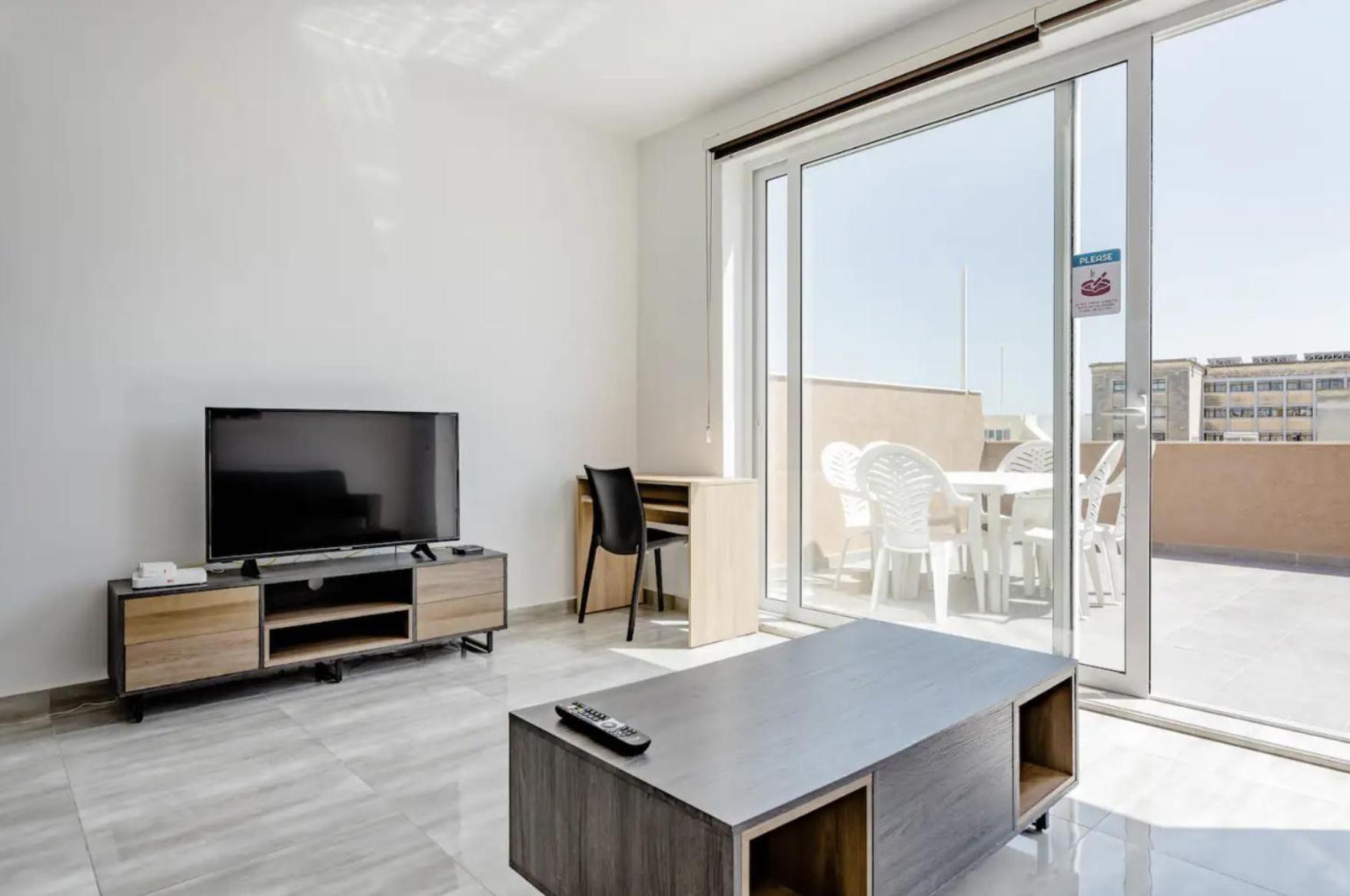 F12 Room 1, Private Room Two Single Beds Shared Bathroom In Shared Flat Msida Buitenkant foto