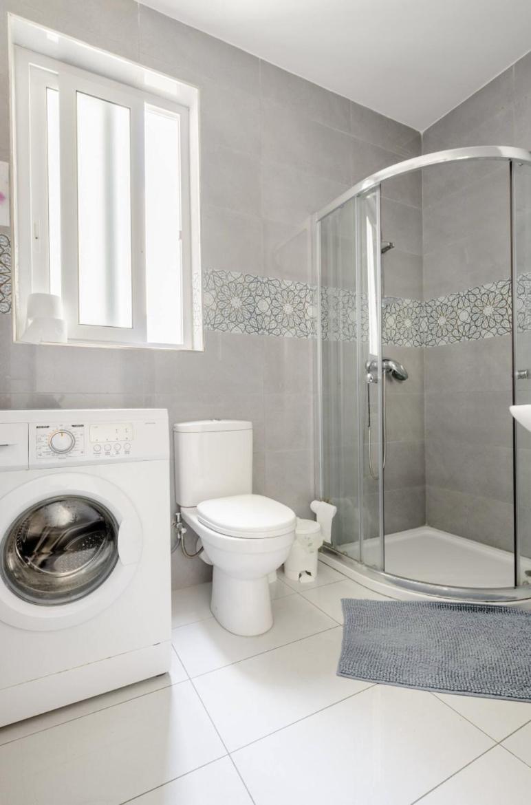 F12 Room 1, Private Room Two Single Beds Shared Bathroom In Shared Flat Msida Buitenkant foto